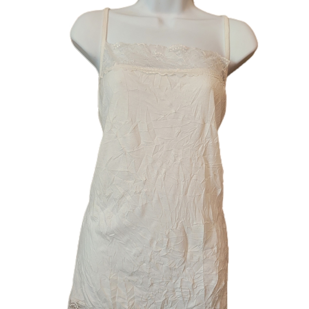 Maurices White Crinkle Tank Size 3X